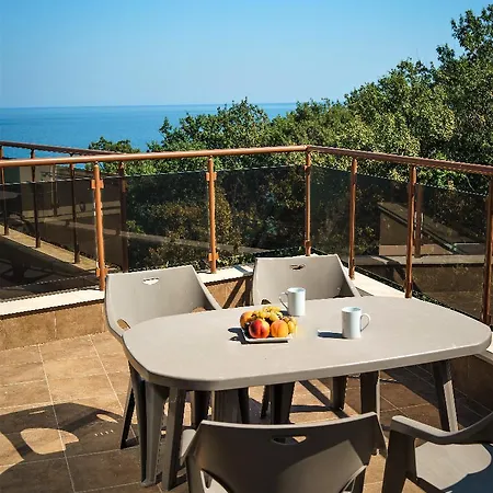 Moreto Seaside Апарт-отель 3*